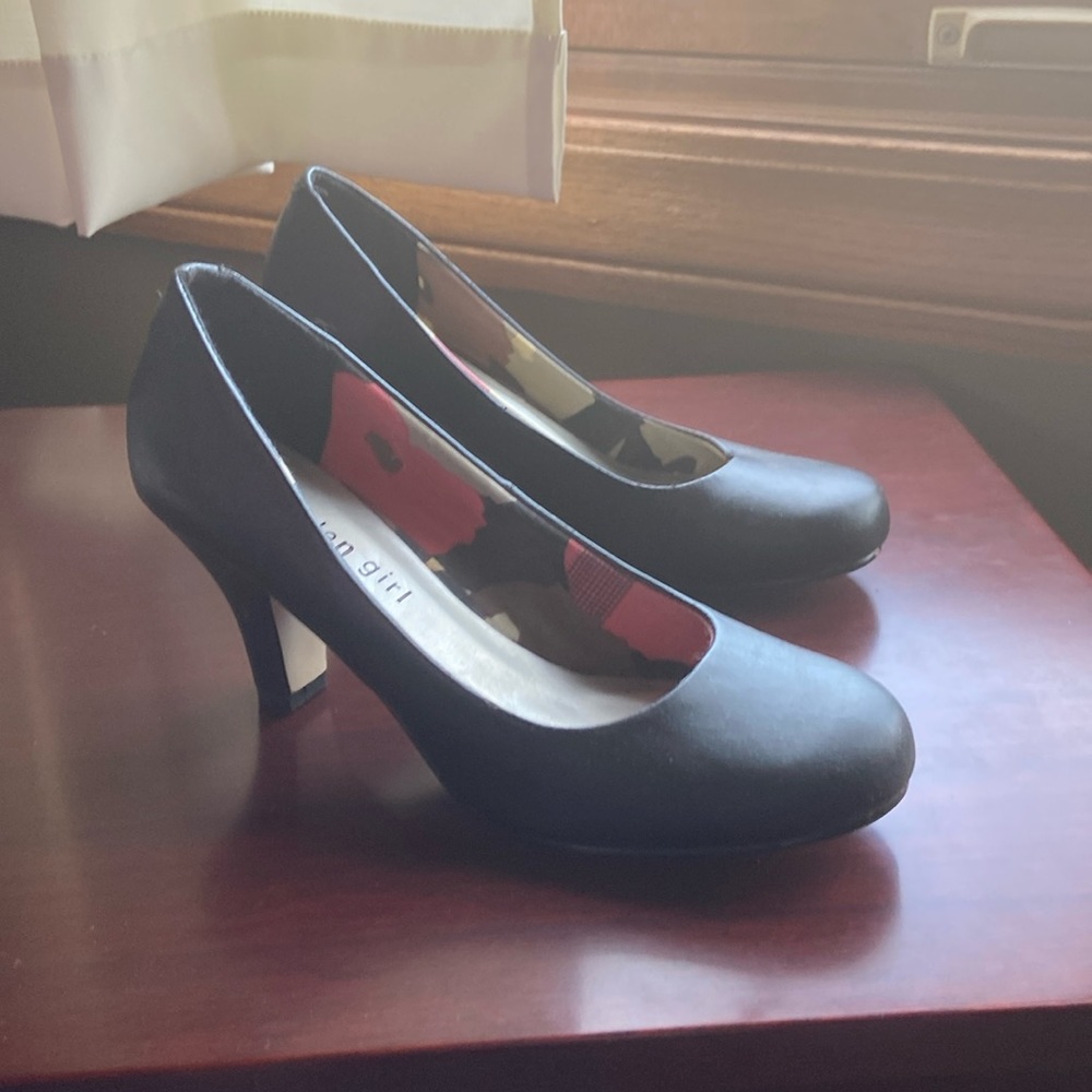 Madden girl black pumps, 6.5